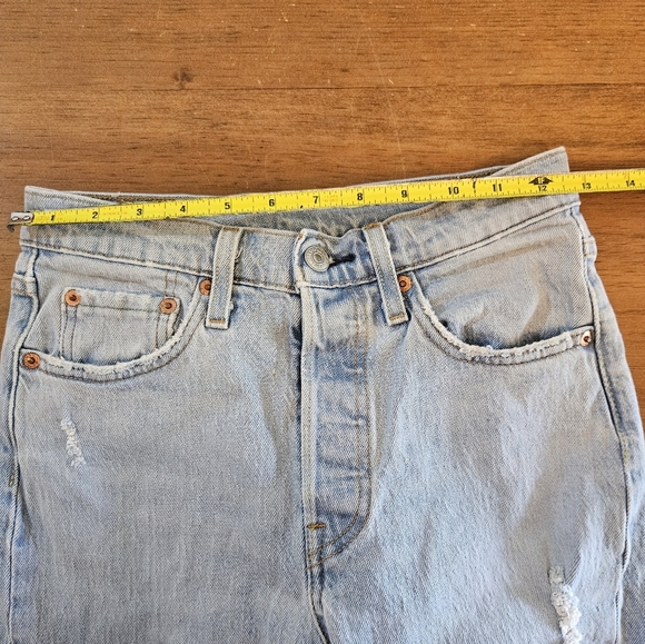 LEVI'S 501 S Skinny Women's 24x28 Distressed Light Wash Denim Button Jeans - Picture 4 of 15